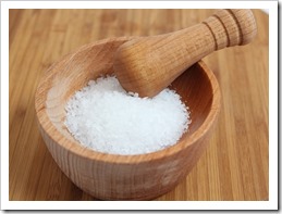 塩分の1日の摂取量は？摂り過ぎや不足の症状“むくみ”や“高血圧”について